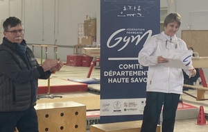 Claude reçoit la médaille d'argent de la FFG pour ses 20 ans d'engagement bénévole